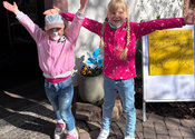 Goldene Stunde - Lilly  und Emilia führen durch den Kiga
